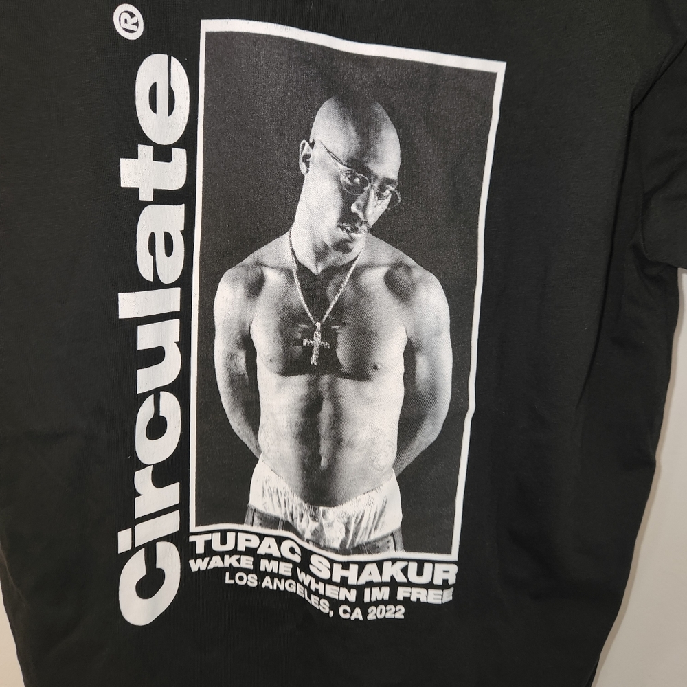 2pac t-shirt  NEW